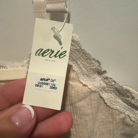 NWT AERIE Beige Lace Trim Crop Tank Top - Picture 3 of 5